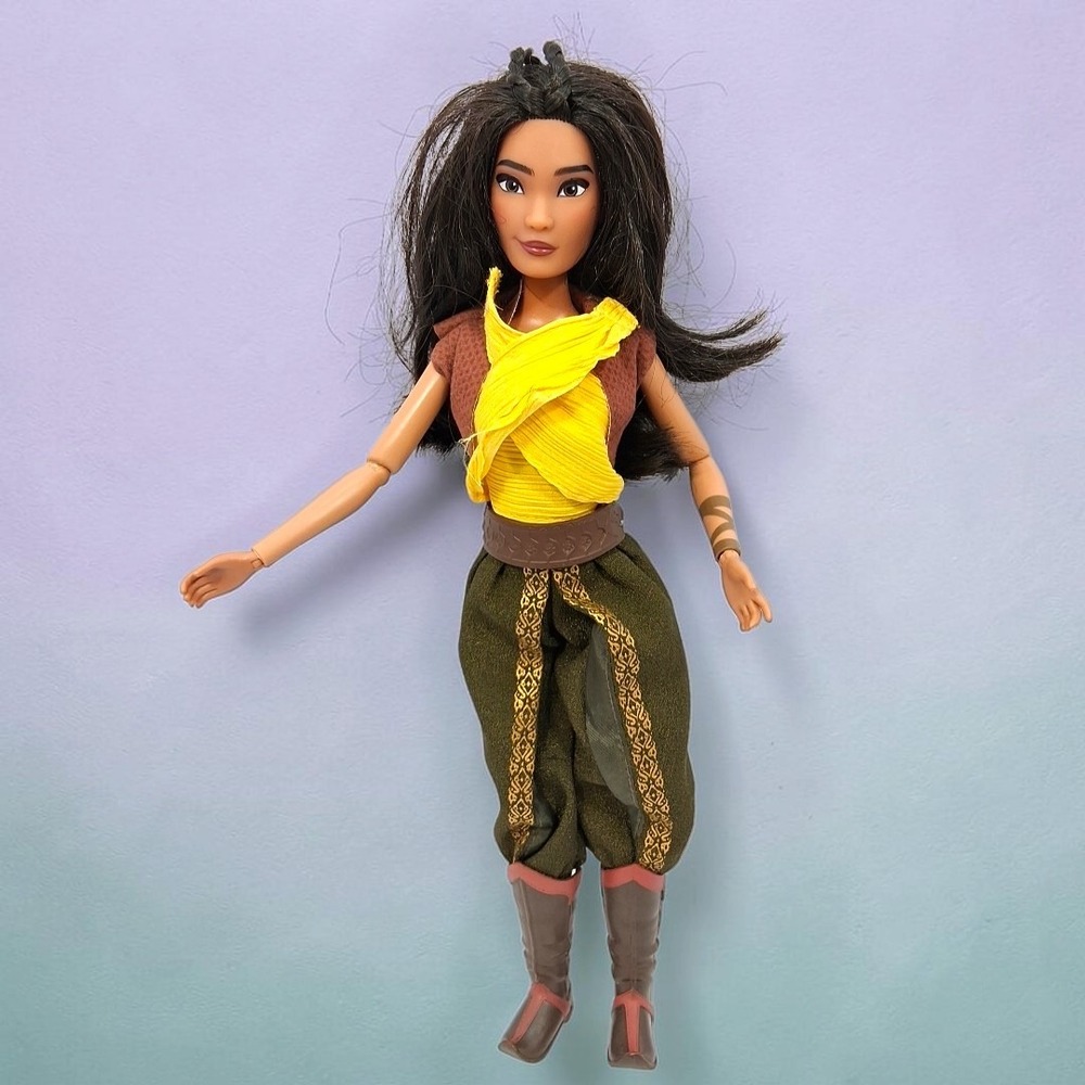 Disney Raya and the Last Dragon Warrior Doll 2021 Articulated Outfit Boots
